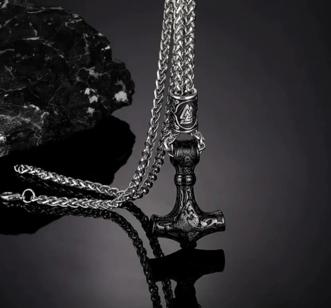 Naszyjnik młot Thora: znaczenie w mitologii nordyckiej i kulturze współczesnej