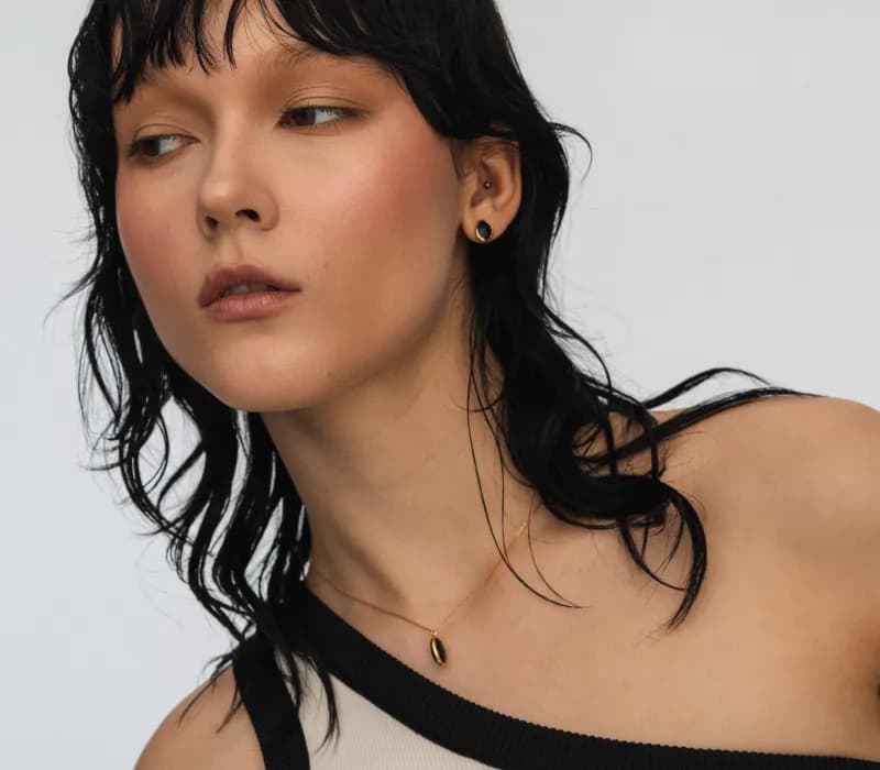 Czarny kamień naszyjnik co oznacza - znaczenie, symbolika i właściwości onyksu