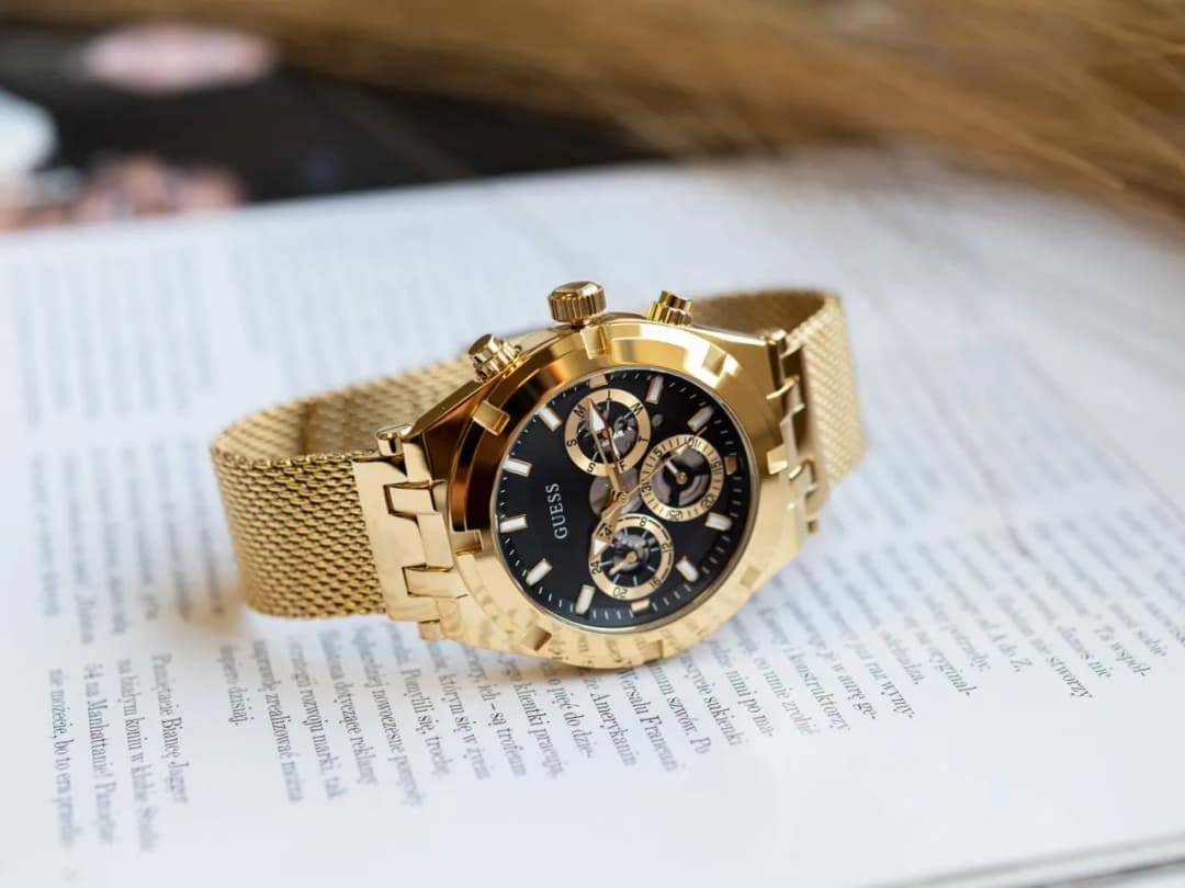 Ile kosztuje złoty zegarek męski? Poznaj ceny i najlepsze modele na rynku