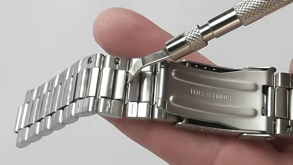 Jak zmniejszyć bransoletę w zegarku damskim - 5 kroków do idealnego dopasowania