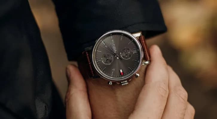 Zegarek męski na pasku czy bransolecie - co wybrać dla siebie?