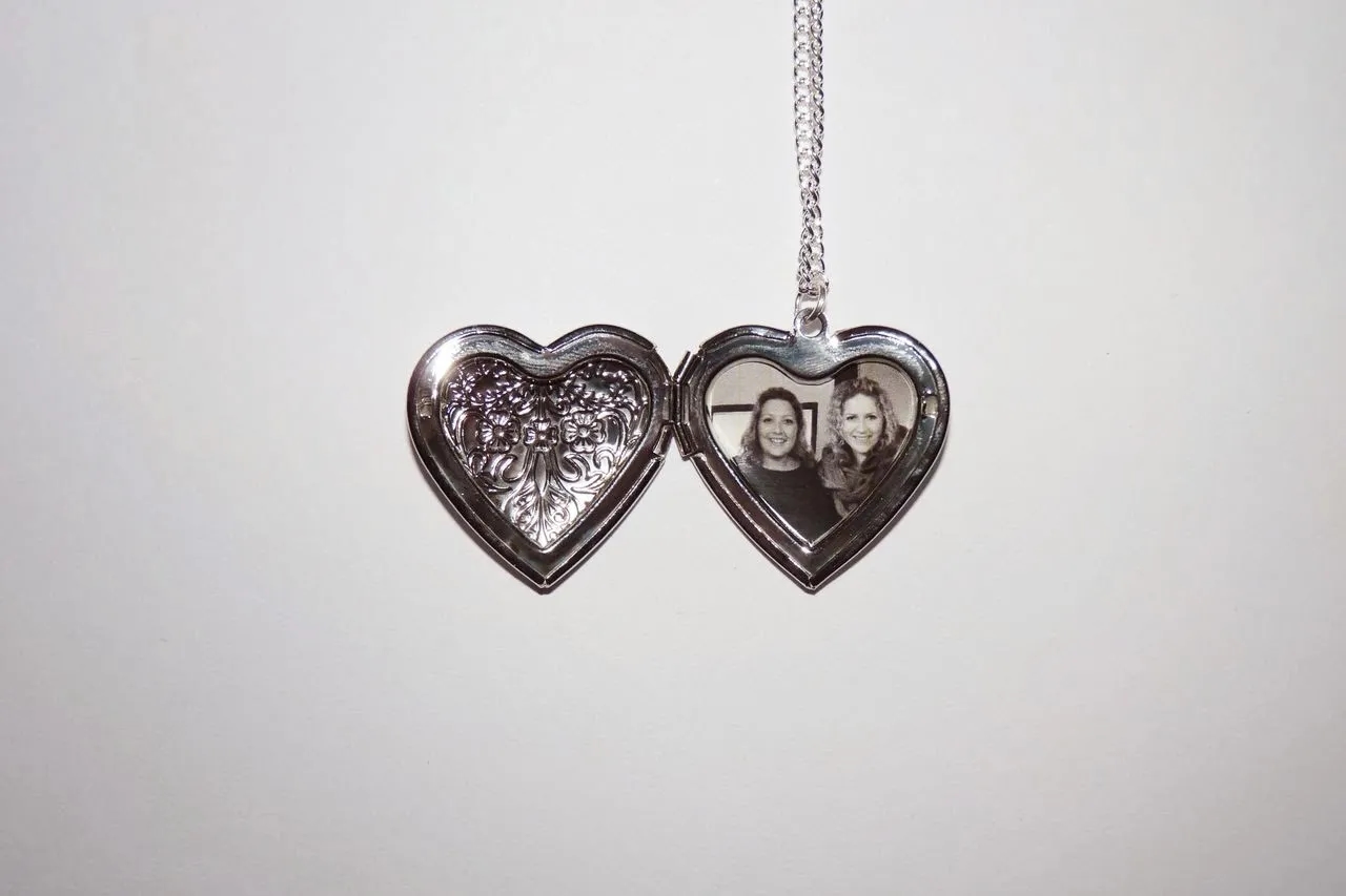 Jak włożyć zdjęcie do naszyjnika: praktyczne porady krok po kroku