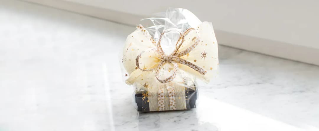 Jak zapakować naszyjnik, aby uniknąć zniszczeń i zachwycić wyglądem