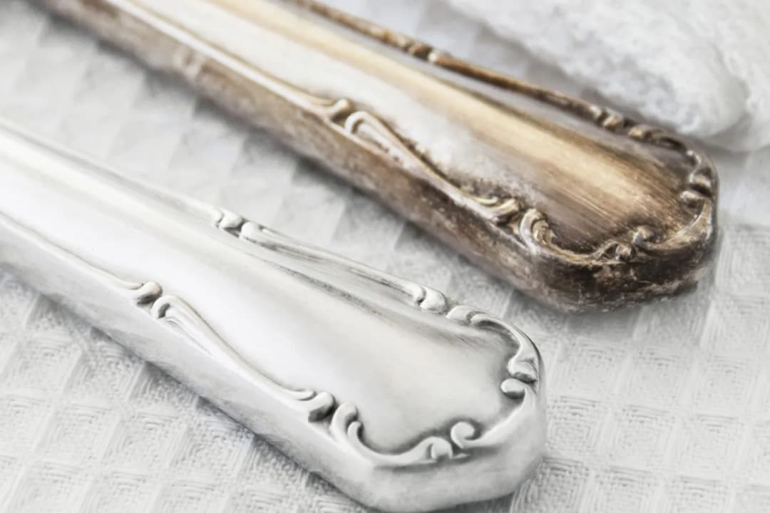 Jak skutecznie czyścić srebro kwaskiem cytrynowym i uniknąć uszkodzeń