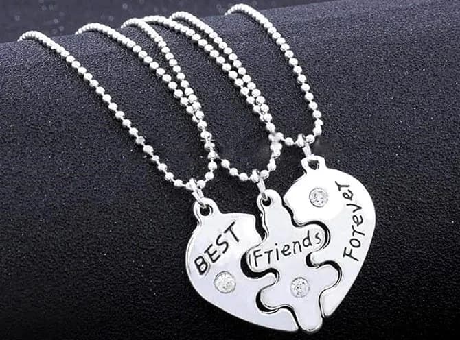 Naszyjniki które się łączą – symbol przyjaźni, rodzaje i gdzie kupić