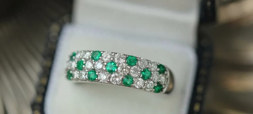 Czy wróżby z obrączki się sprawdzają? Opinie i skuteczność metod wróżenia