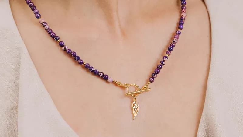 Naszyjnik skrzydła co oznacza: odkryj głęboką symbolikę i znaczenie.