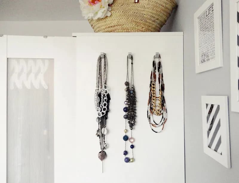 Jak przechowywać naszyjniki, aby uniknąć zniszczenia i zachować ich blask?